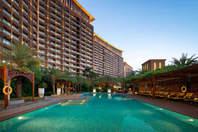 Complimentary Use of Queen Palm Hotel Swimming Pool